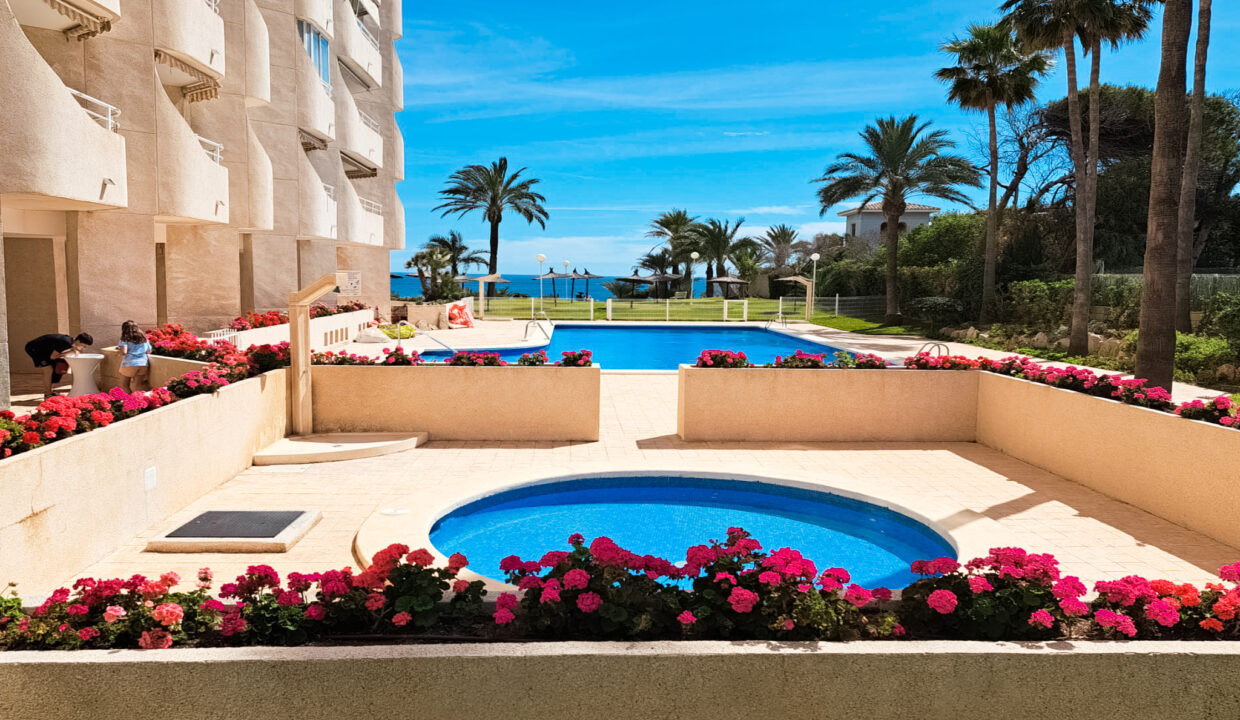piscinas grande y pequeña