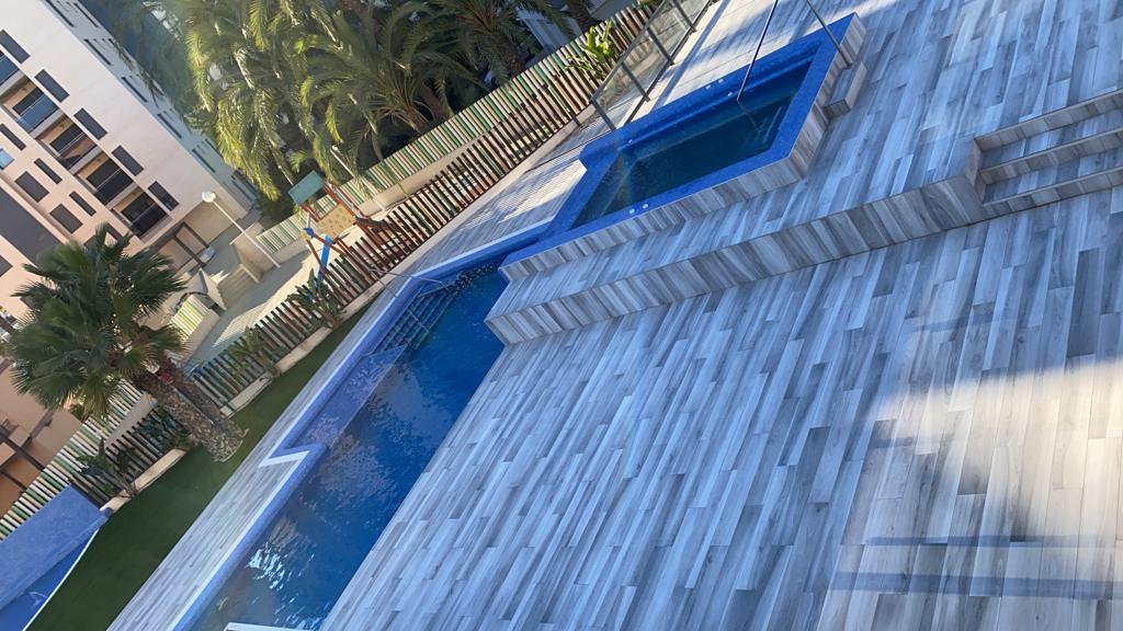 suelo piscina